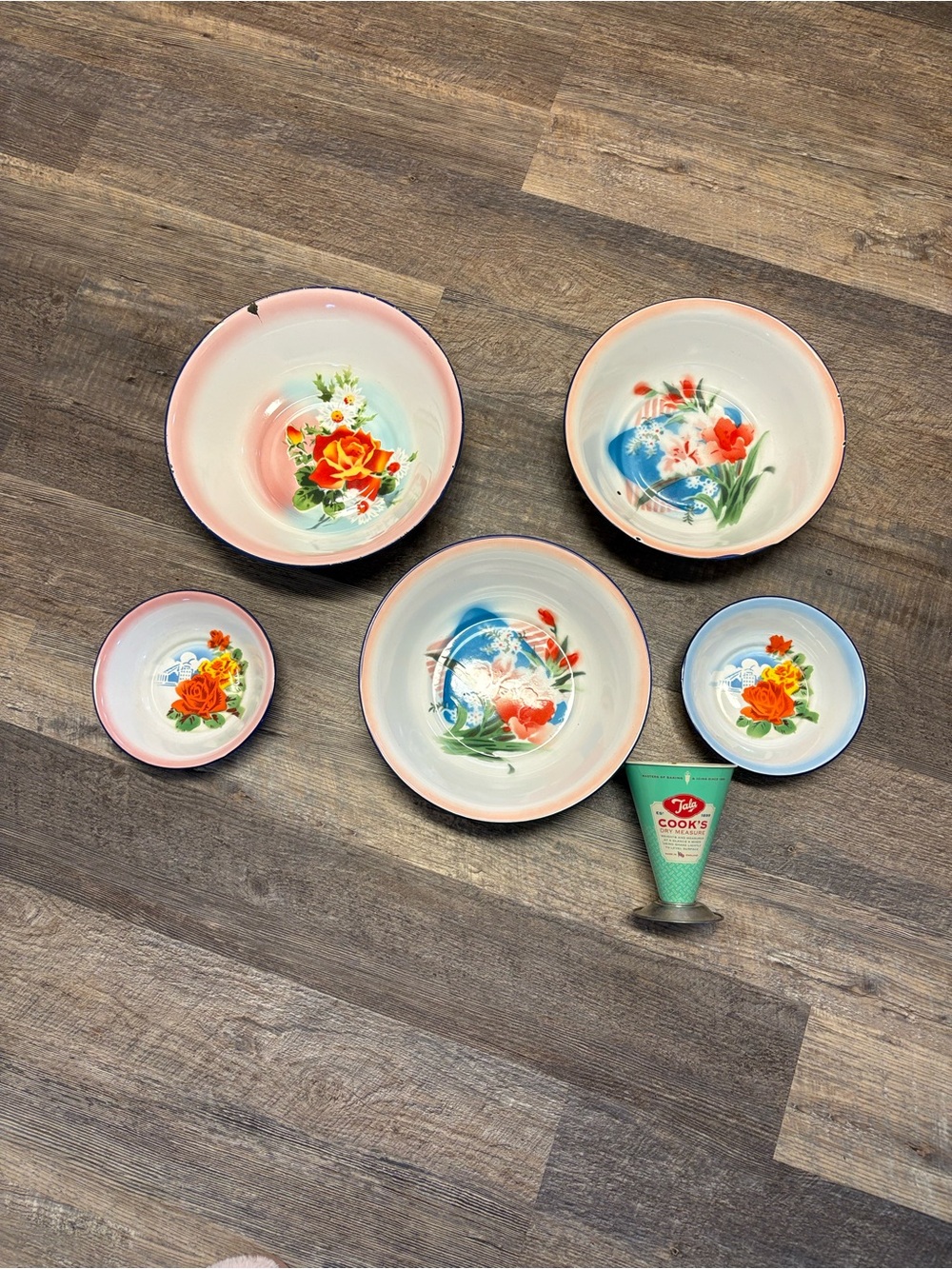 Vintage Floral Enamelware Bowl Set